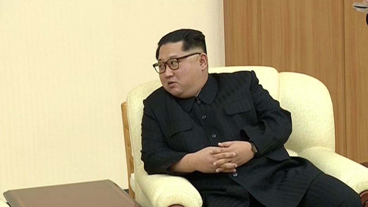 Severní Korea poprvé oficiálně přiznala výskyt covidu-19 v zemi